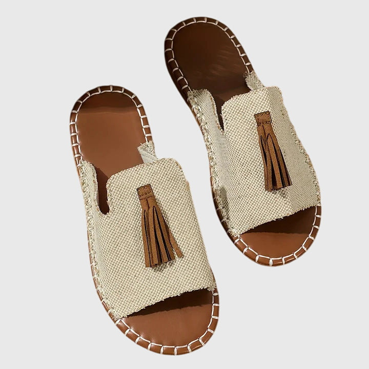 Verschillende Lorraine™ Orthopedische Sandalen maten en kleuren tentoongesteld.