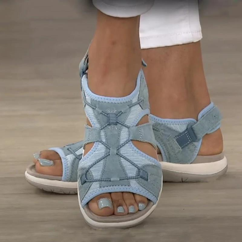 Verschillende kleuren Ursula Orthopedische Sandalen naast elkaar, inclusief blauw, roze en kaki.