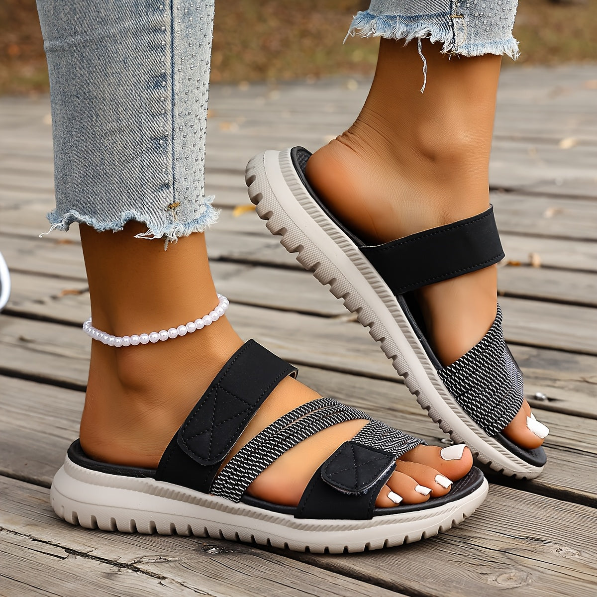 Meerdere Marvella sandalen in verschillende kleuren op een rij