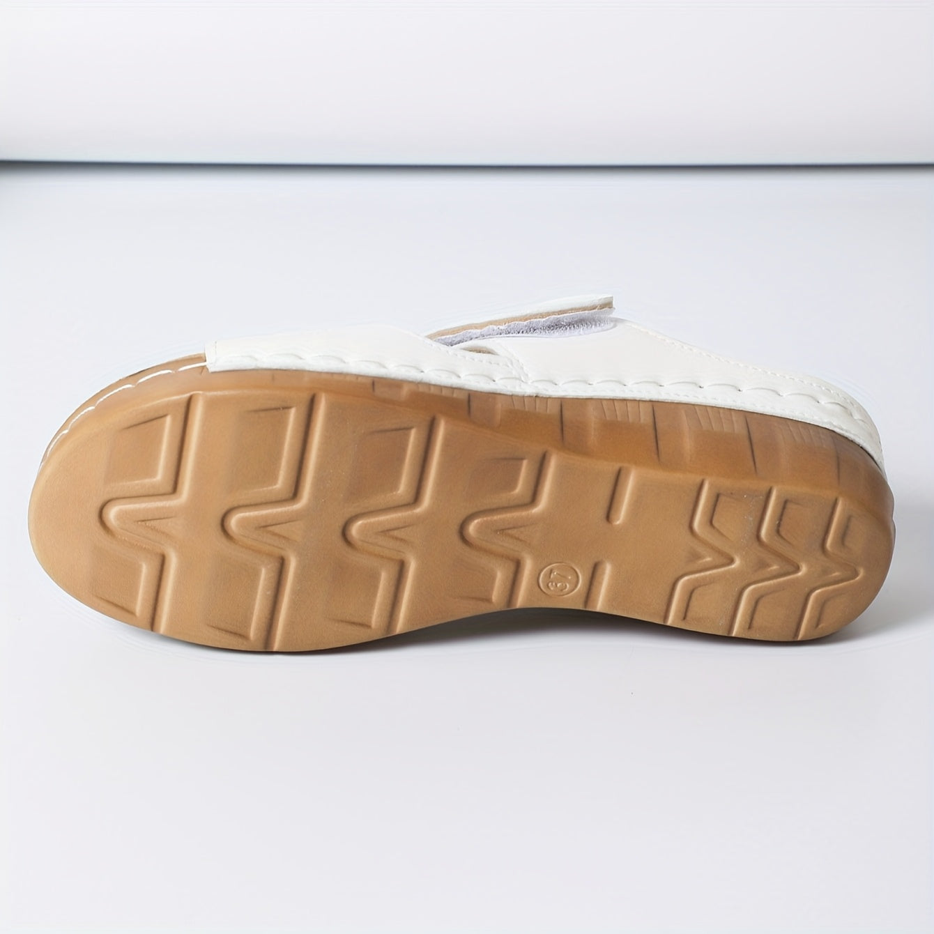 Bovenaanzicht van Olive sandalen met open teen-design