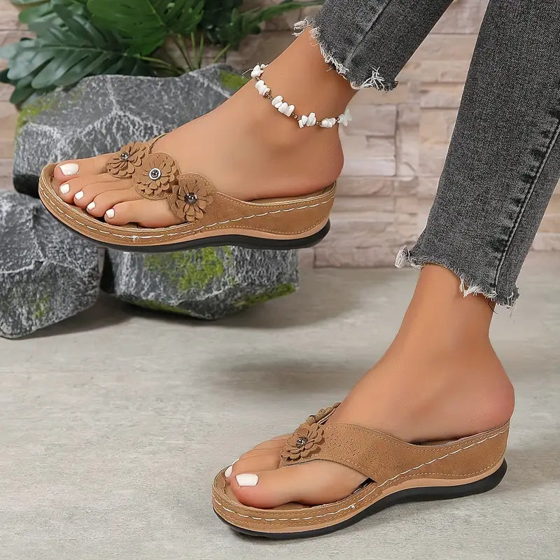 Vrouw geniet van ultiem comfort in haar Luna Comfort sandalen