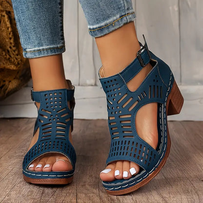Elegante Elena ergonomische sandalen in marineblauw met lasergesneden details