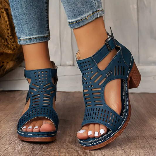 Elegante Elena ergonomische sandalen in marineblauw met lasergesneden details