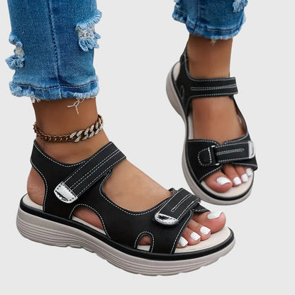 Emery sandalen gecombineerd met zomerse kleding