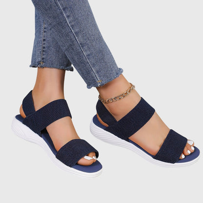 Bovenaanzicht van de Emila sandalen met focus op de comfortabele binnenzool