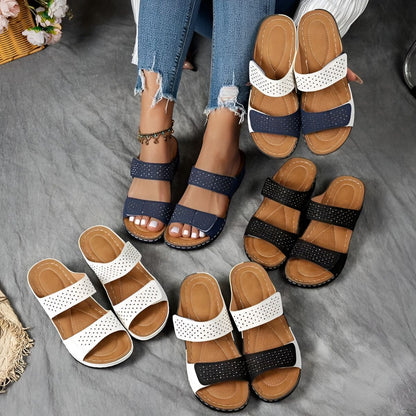 Bovenaanzicht van de Lynn sandalen, met focus op het ademende materiaal.