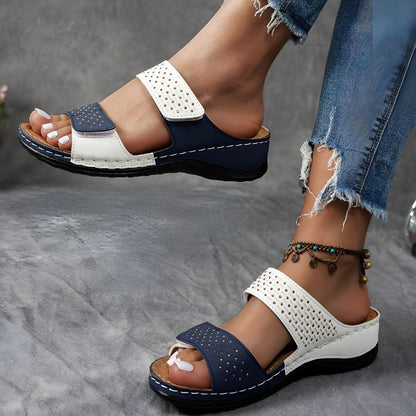 De Lynn sandalen in een assortiment kleuren op een rij, toont de diverse opties.