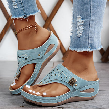 Gedetailleerd shot van de bandjes en stiksels van de sandalen