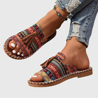 Lorraine™ Orthopedische Sandalen gecombineerd met een zomerse jurk, lifestyle foto.