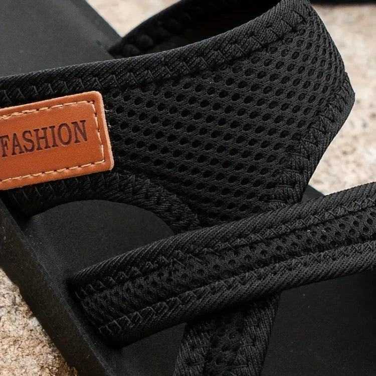 Lifestyle beeld van de Caroline sandaal gecombineerd met een zomerse outfit