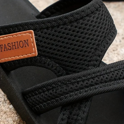 Lifestyle beeld van de Caroline sandaal gecombineerd met een zomerse outfit