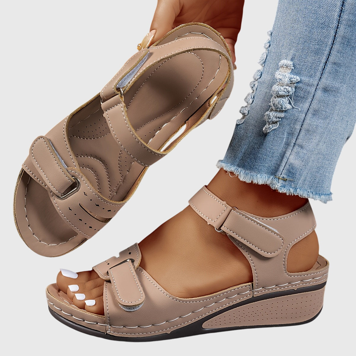 Elegant model draagt Crystal Orthopedische Sandalen