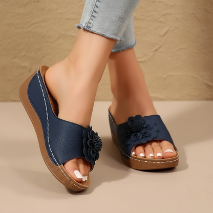 Een close-up van de zachte binnenzool van de Medellín sandaal, voor extra comfort.