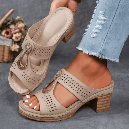 Close-up van de anti-slip onderkant van de Nora Sandaal